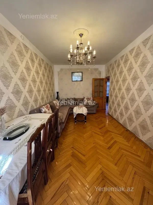 Satılır 3 otaqlı köhnə tikili 90 m²
