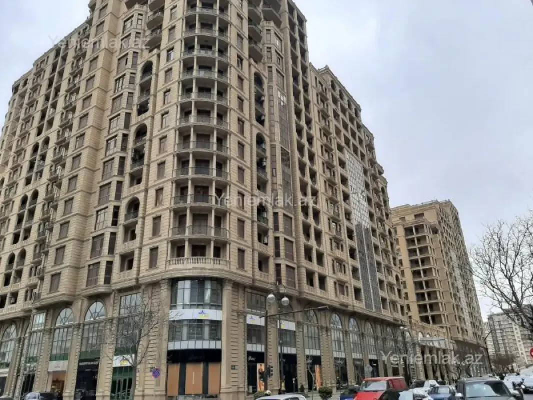 Satılır 4 otaqlı yeni tikili 240 m²