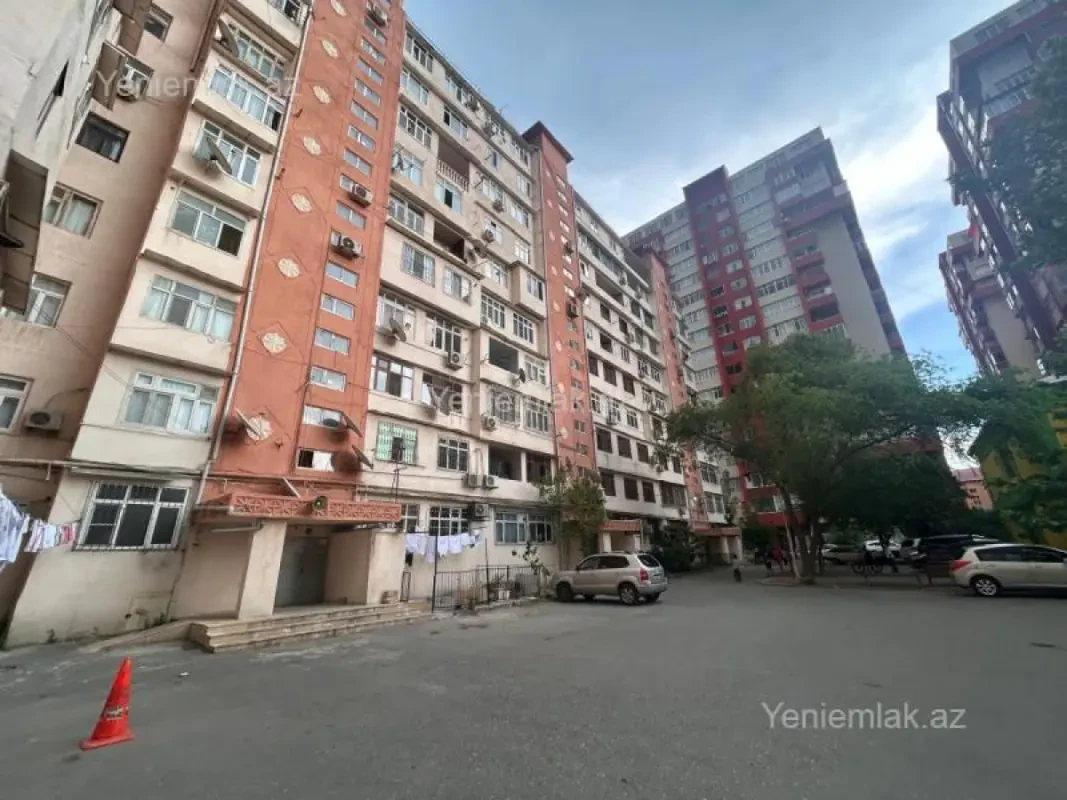 Satılır 4 otaqlı köhnə tikili 105 m²