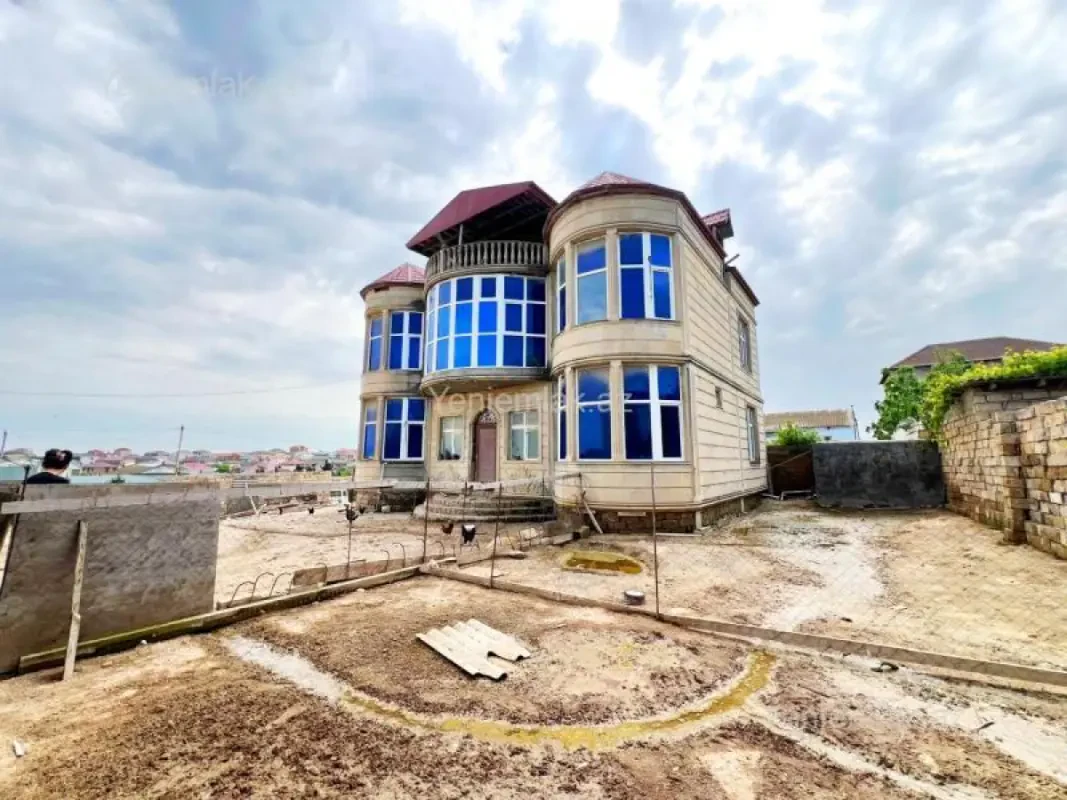 Satılır 7 otaqlı həyət evi 312 m²