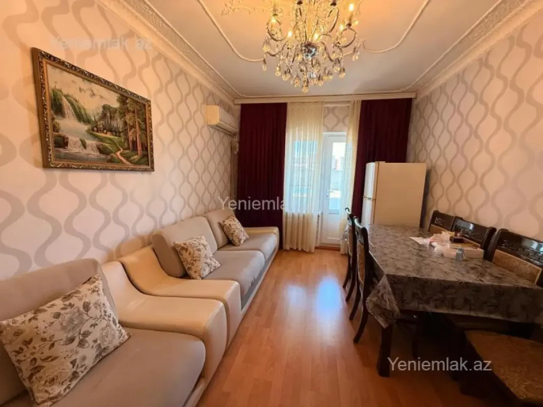 Satılır 2 otaqlı köhnə tikili 110 m²