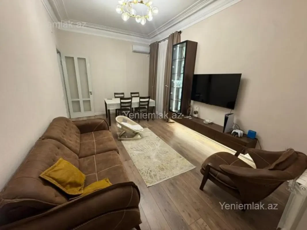 Satılır 2 otaqlı köhnə tikili 65 m²