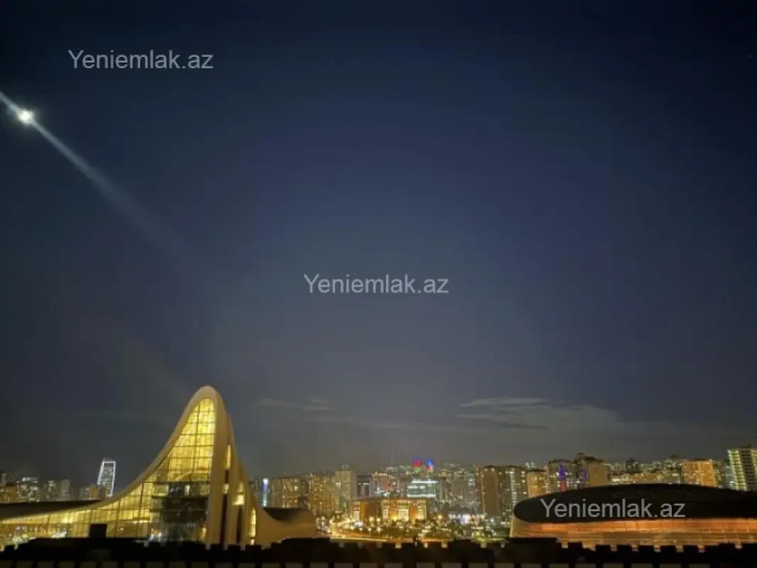 Satılır 3 otaqlı köhnə tikili 130 m²