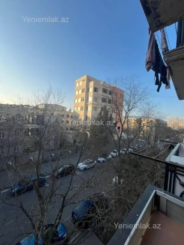 Satılır 3 otaqlı köhnə tikili 70 m²