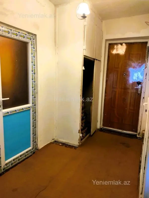 Satılır 2 otaqlı köhnə tikili 65 m²