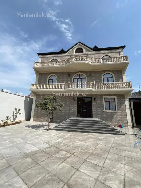 Satılır 7 otaqlı həyət evi 415 m²