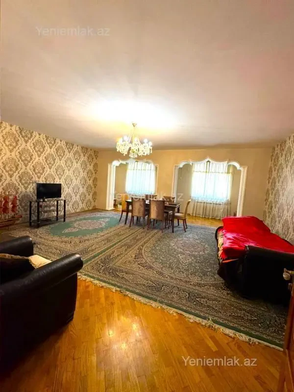 Satılır 4 otaqlı köhnə tikili 100 m²