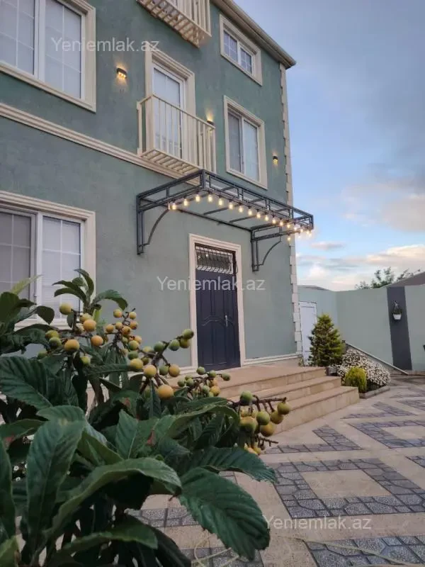 Satılır 5 otaqlı həyət evi 320 m²