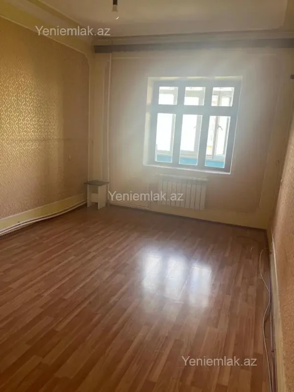 Satılır 3 otaqlı köhnə tikili 80 m²