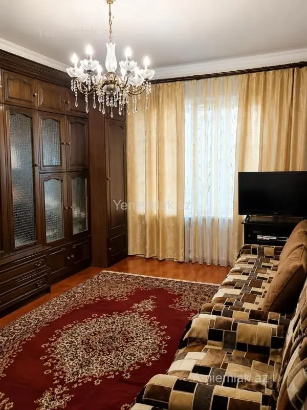 Satılır 2 otaqlı köhnə tikili 75 m²
