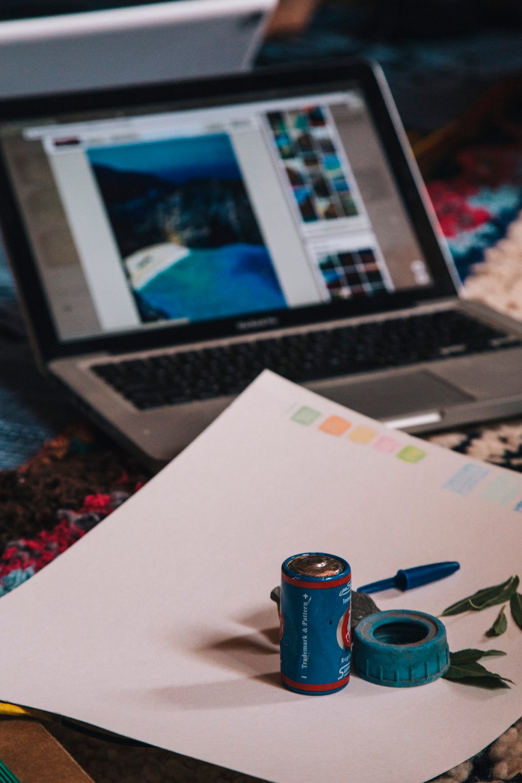 Kenza Oulaghada of Association Tithrite used a picture of a tropical beach as the source of her color board and then matched it with a pen cap, used battery, and leaves. A huge benefit of this activity was that it helped artisans match colors from their screen to their actual environment -- a challenge many artisans face while using Anou’s online tools. 