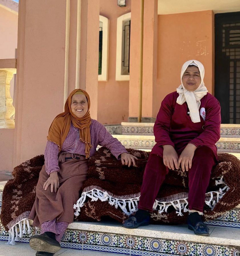 Two weavers from the cooperative