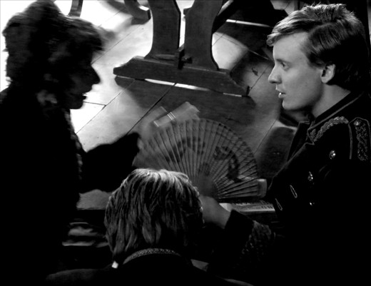 Only during the interval the tensely guarded silence is lifted temporarily to give room to animated discussions – of reviews, of politics or a choice of book, movement and tone still telling of the persona just left behind on stage.