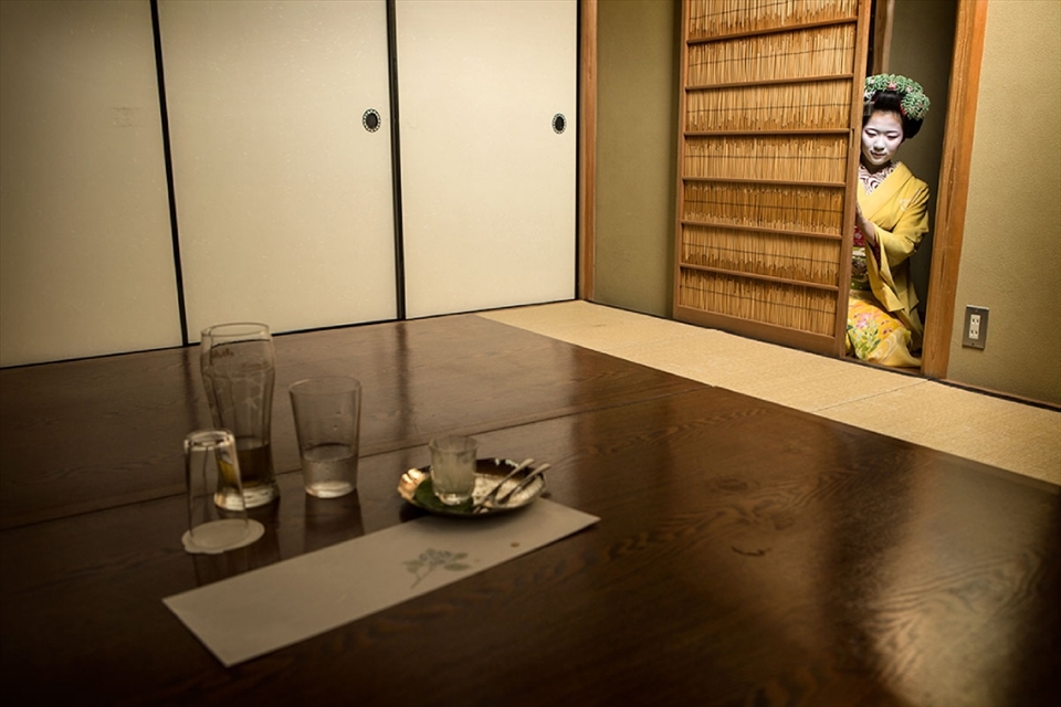 A Maiko or Geiko's job does not end if a guest needs to go to the bathroom. The Maiko is required to converse with the client as he carries out his business. She must make him feel welcome and privileged at all times. This also means she must monitor proceedings in the room. A Maiko will usually position herself so she can ensure everyone is having a great time. If conversation dwindles whilst she is occupied she will order up a new round of drinks. She will suggest a game for the clients to play while they wait for everybody to return to the room.