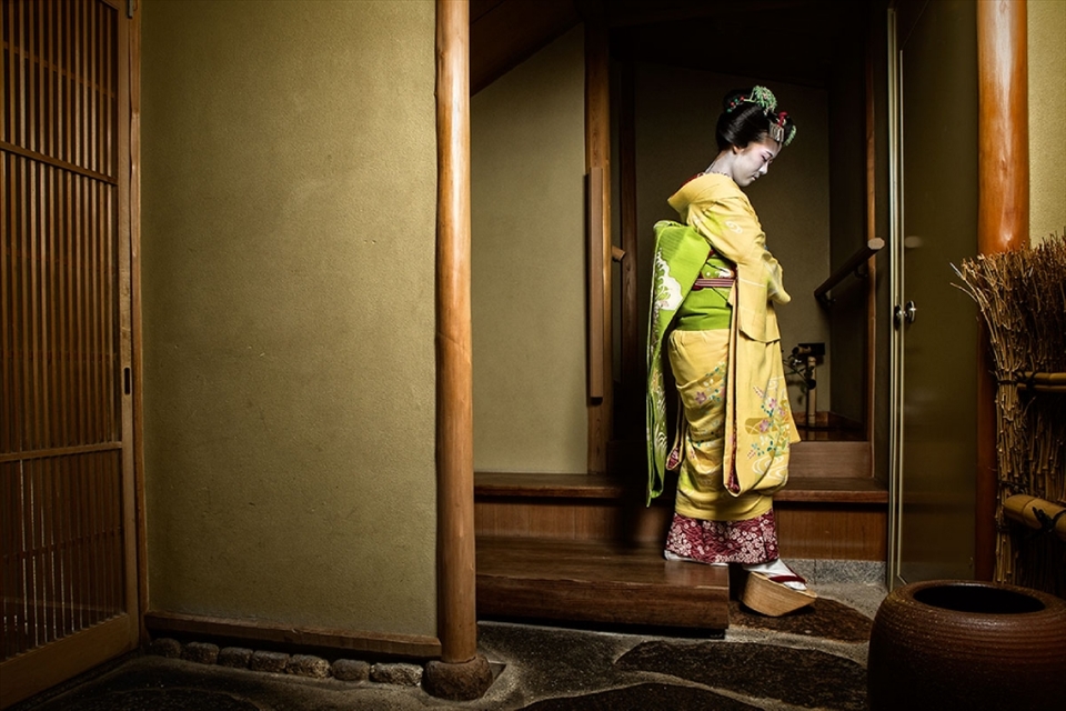Maiko's like Geisha's are in demand and appointments must be adhered to. As soon as an allotted appointment is finished the Maiko or Geisha will escort her guests to a downstairs bar, she will ensure the room is  cleared and her guests are being looked after. Once she has ensured her guests are happy,she will say her final farewells before putting on her Geta's and quickly making her way to her next appointment. 