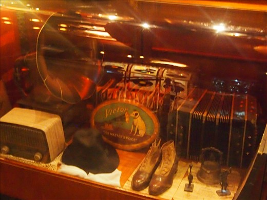 Ventana Club: old tango dancing equipment
