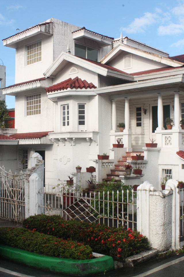 It’s really wonderful to see that this ancestral home in the midst of Tsinelas “slippers” street is still preserved in Liliw Laguna.