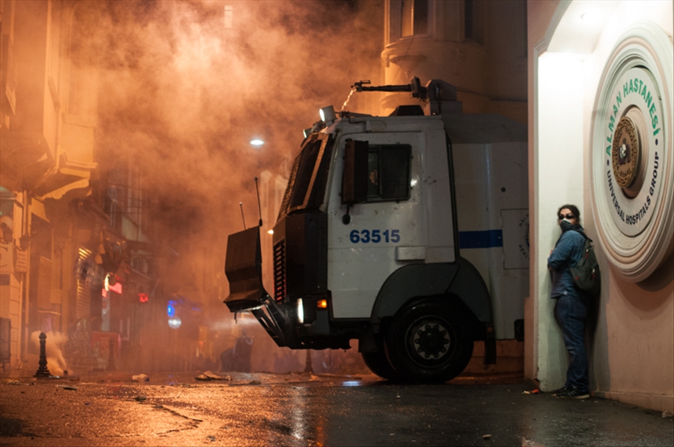 Police in front of the German Hospital