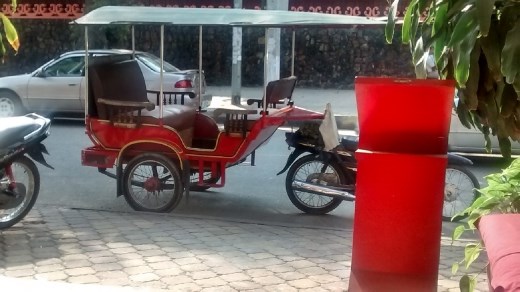 tuk tuk!