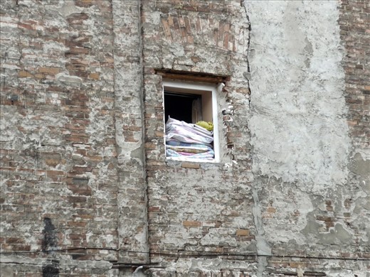 Former Jewish Ghetto – Warsaw, Poland.

(Human) Life took up its course again in Warsaw’s former Jewish ghetto. Very few buildings dating back to the prewar period are still standing in the former ghetto. Even less are inhabited.
