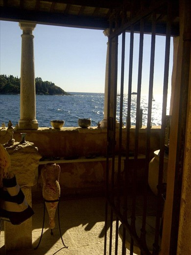 Art gallery on the cliffs. This small art gallery is located on the cliffs by the sea. I used it as a frame to take a photo of the sea, instead of just taking a plain tourist photo.
