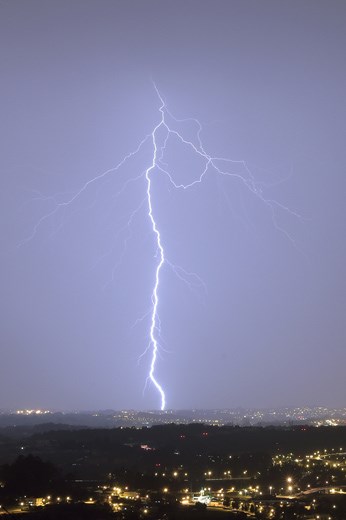 A 5 km tall lightining