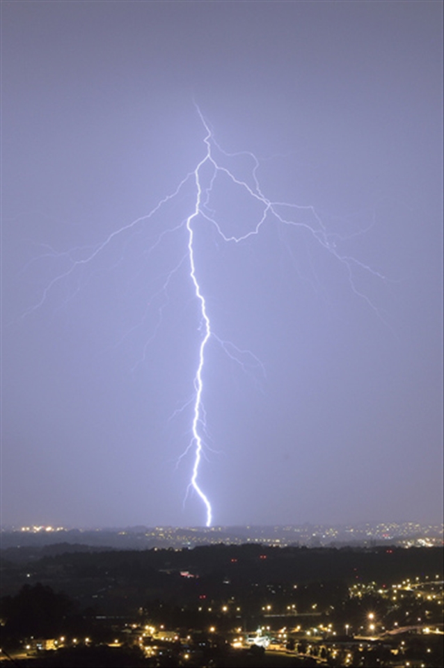 A 5 km tall lightining