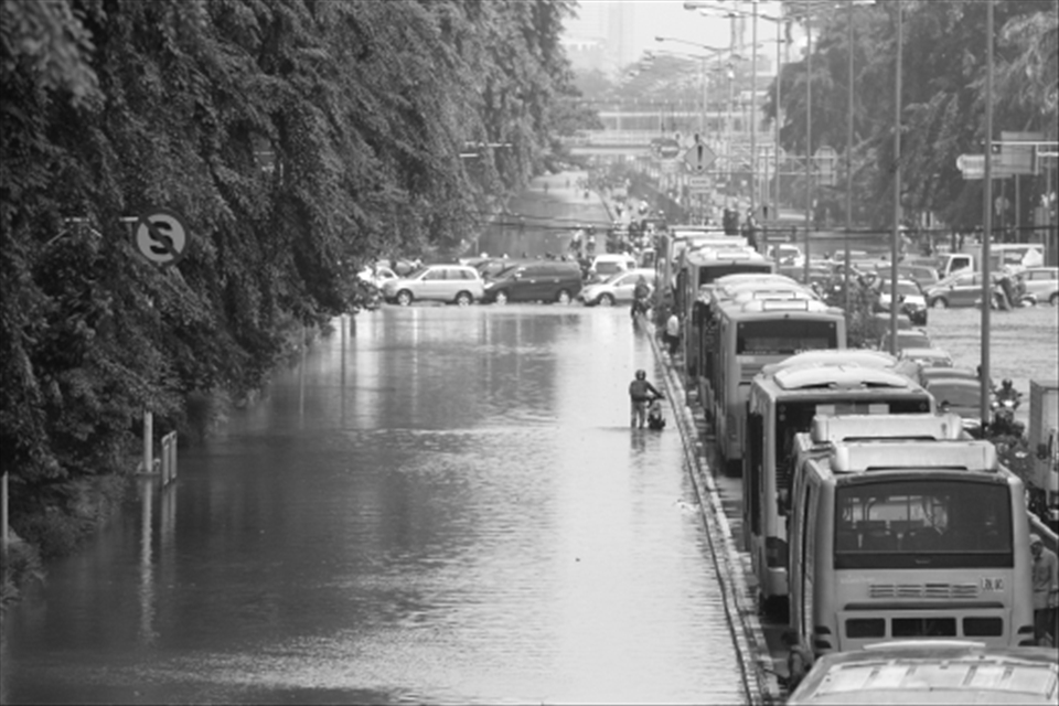 Traffic jam that are common in Jakarta become worse during the flood.