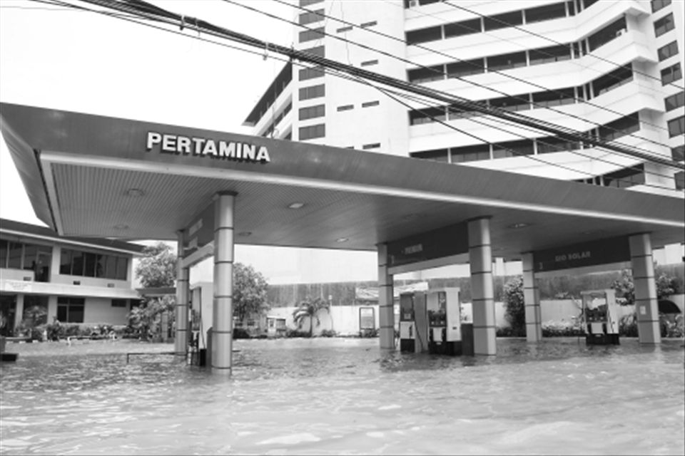 The floods slowing down the country's economy, the government loosing money. 