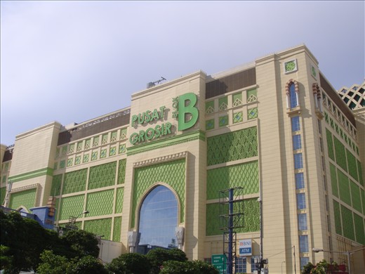 Tanah Abang Market Indonesia : And this is Tanah Abang Market, The biggest textile market in southeast asia. 
and this is the entrance to the Tanah Abang Market.