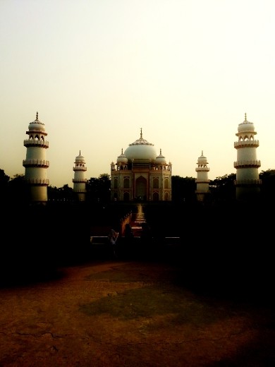 Although its not the Real TAJ MEHAL but who ever made this attempt did his best to do it. what a peace of Art. TAJ MEHAL 2 (Bangladesh)