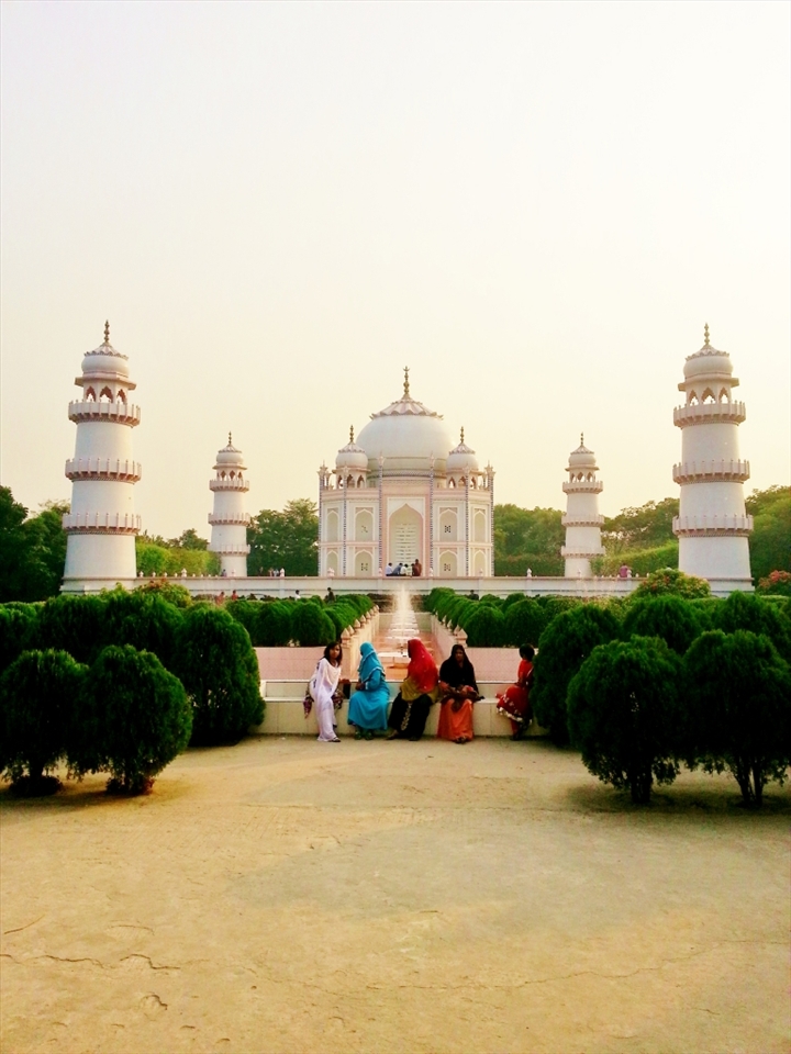although this is not the real TAJ MEHAL but this was a fantastic Detto Copy made by an annonymous artist in Bangladesh. I was so glad to see this mini Taj Mehal that i instantly took the shot without the permission of the ladies sitting in front on my camera. this peace of art is made with small peace of tiles.