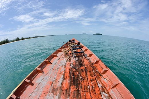 I loved the contrast of colours bringing life into an otherwise bland photo.