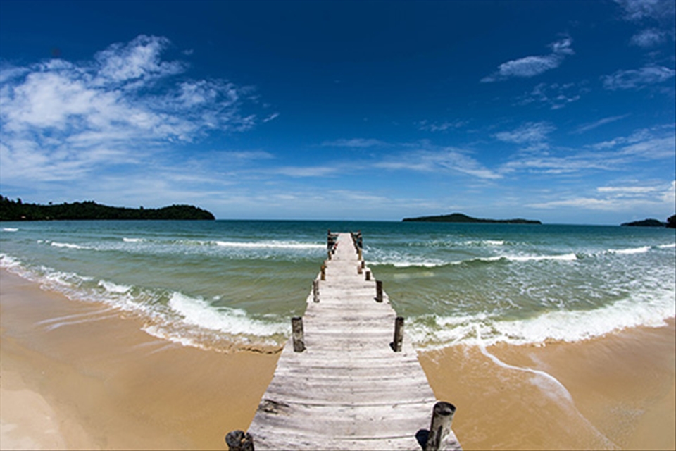 the pier is the leading line to the calm and beautiful Gulf of Thailand.