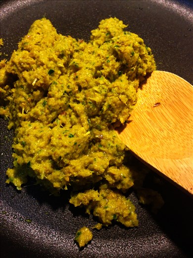 Frying the Amok Paste