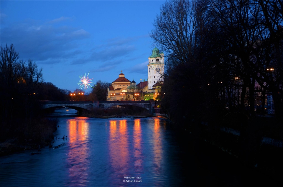 Hisar River new Year Time,I was lucky to catch the firework.