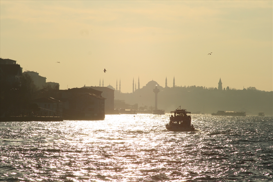 As the sun falls, Istanbul hears the prayers of thousands of believers