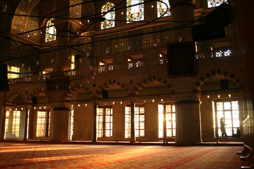 The mosque, once empty, is covered with the last rays of sun