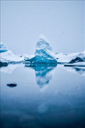 A small iceberg floats through Jökulsárlón, an glacial lagoon in SW Iceland.: by adventureiceland, Views[533]