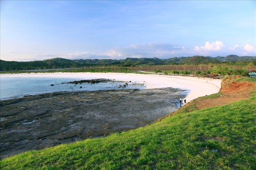 Lombok - beach, white sand, leisure. Not only it has unique culture to offer to us, but it also has gorgeous, gorgeous beach. This is Tanjung Aan, a pretty secluded beach with unique white grain-sized sand and clear blue water.