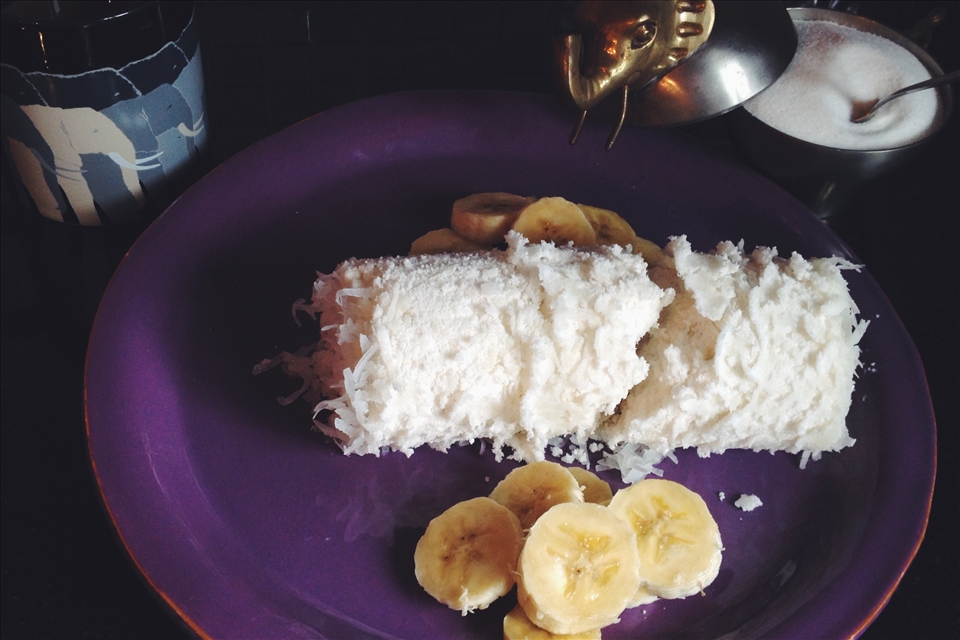 the finished puttu with bananas!
