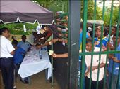  The line up to buy tickets to the Sri Lanka vs India 20/20 cricket match. Both : by adventurestib, Views[623]