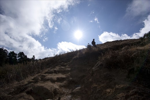 Always, I look up and back to get best shots along the trekking route. 