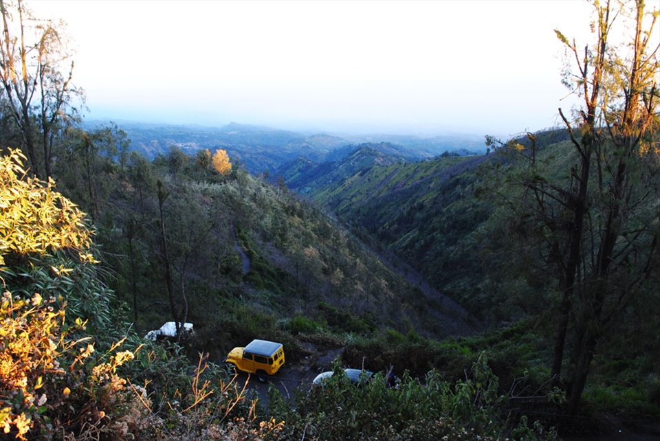 It's time to go home with this yellow jeep. So small compare to the hills.