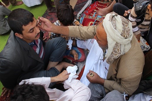 traditional ophthalmologist in the great mosque of sana'a