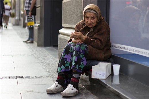This one is taken right after the one before, she spotted me so I came closer to take a portrait. She was indifferent, you can see her look, sad, she didn't ask me anything. 