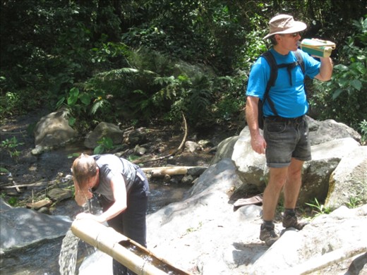 Magellan qui etanche sa soif