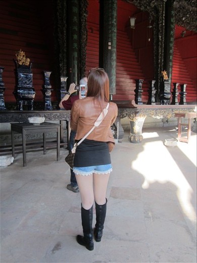 Chinoise vue de derrière, pas pire pantoute