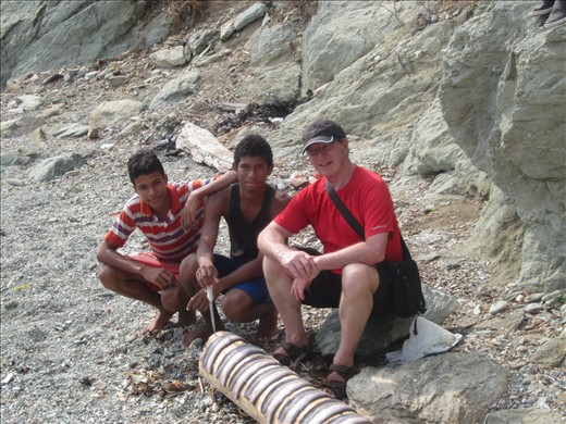 à Tatanga, prépare du poisson pour souper