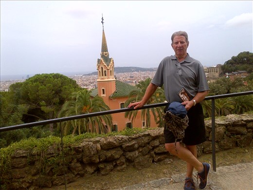 Devant la maison de Gaudi au parc Güell